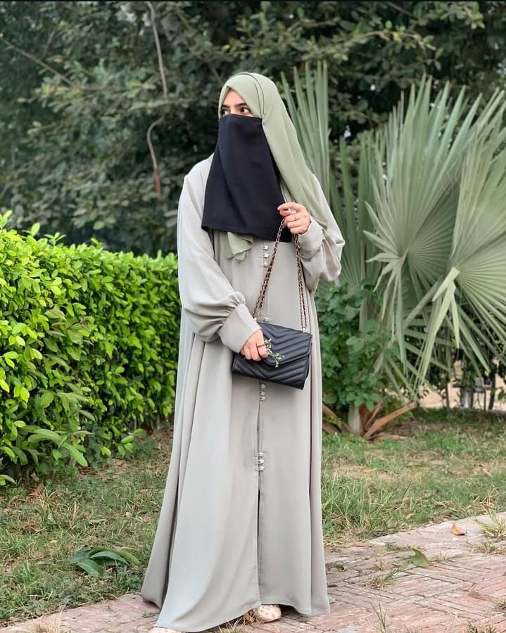 Nisa Abaya With Stoller